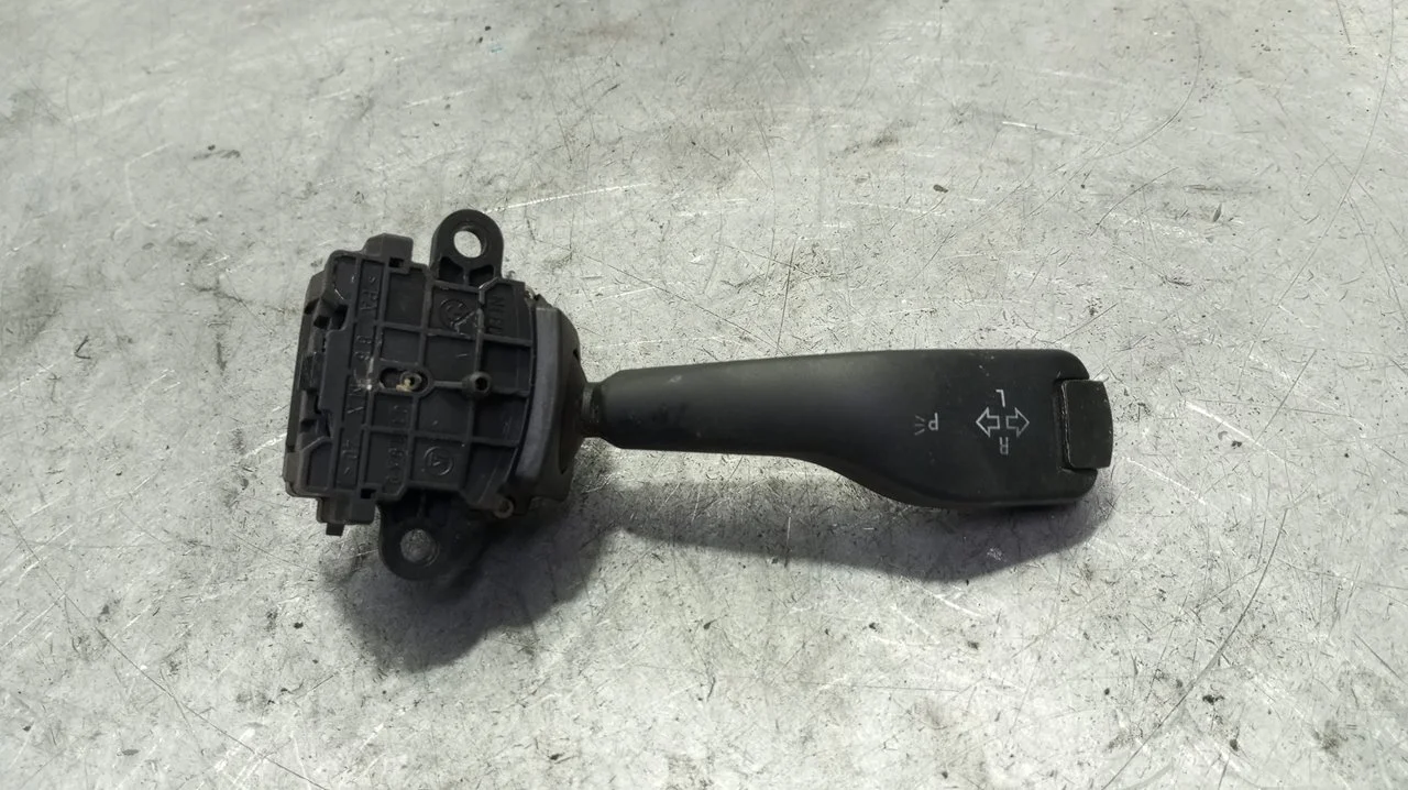 Foto de MANDO INTERMITENTES BMW SERIE 3 BERLINA (E36) 1.8 CAT (M43) (116 CV / 85 KW) referencia 8363668M