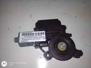 Foto de MOTOR ELEVALUNAS TRASERO IZQUIERDO VOLKSWAGEN POLO V (6R1) 1.4 FSI (86 CV / 63 KW) referencia 6R0959811B foto 1