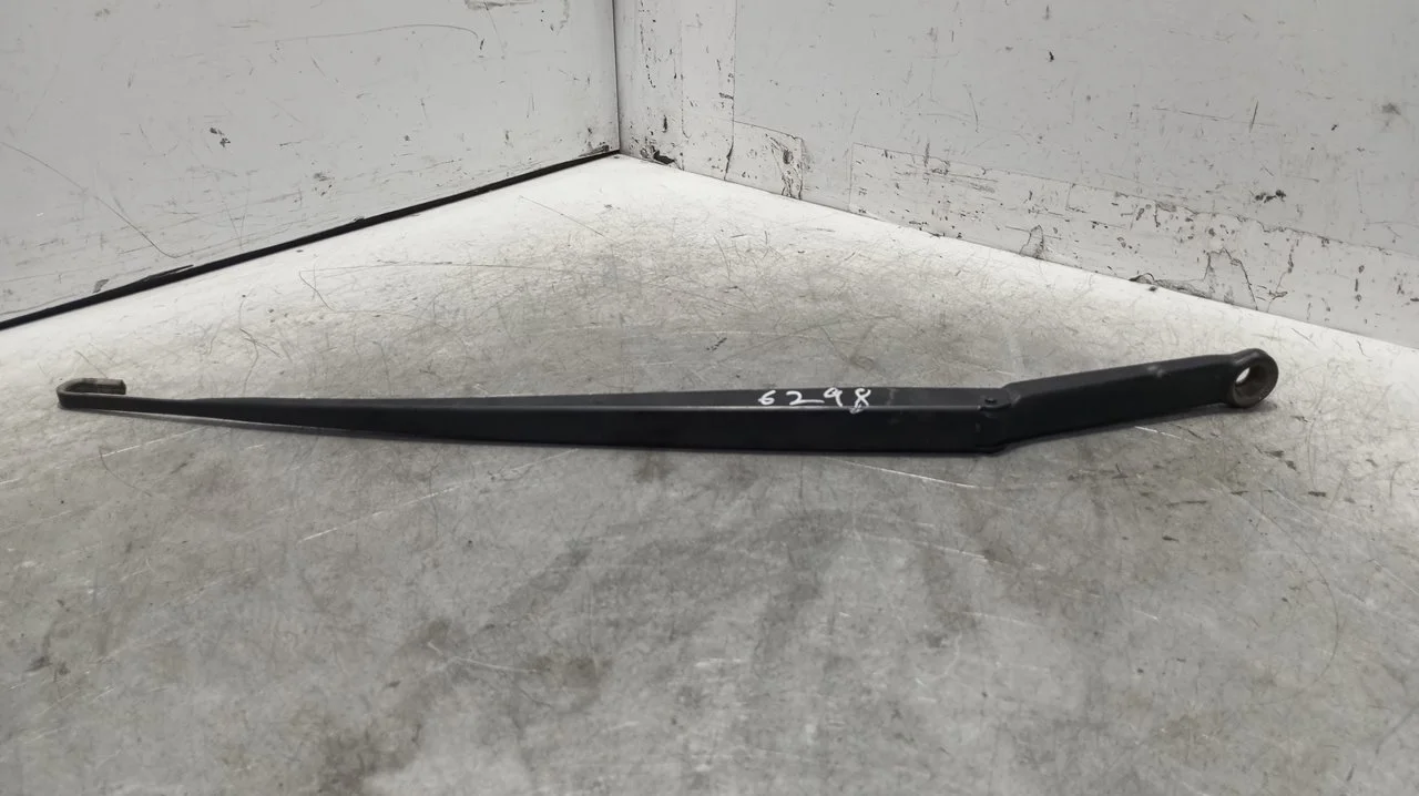 Foto de BRAZO LIMPIA DELANTERO DERECHO BMW SERIE 3 BERLINA (E46) 2.0 16V Diesel CAT (136 CV / 100 KW) referencia 61617007128