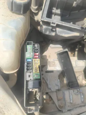 Foto de CAJA RELES / FUSIBLES NISSAN NOTE (E11E) 1.4 CAT (88 CV / 65 KW)
