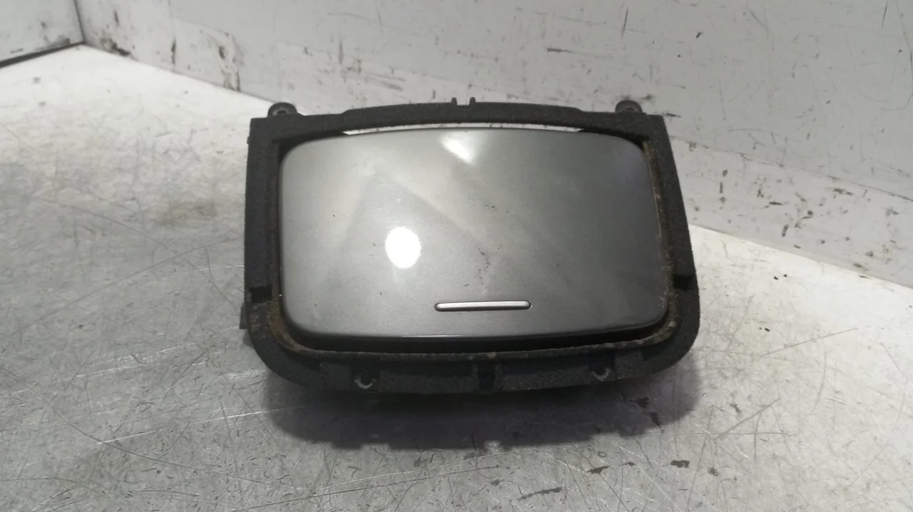 Foto de CENICERO RENAULT LAGUNA III BERLINA 2.0 16V (140 CV / 103 KW) referencia 969120002R