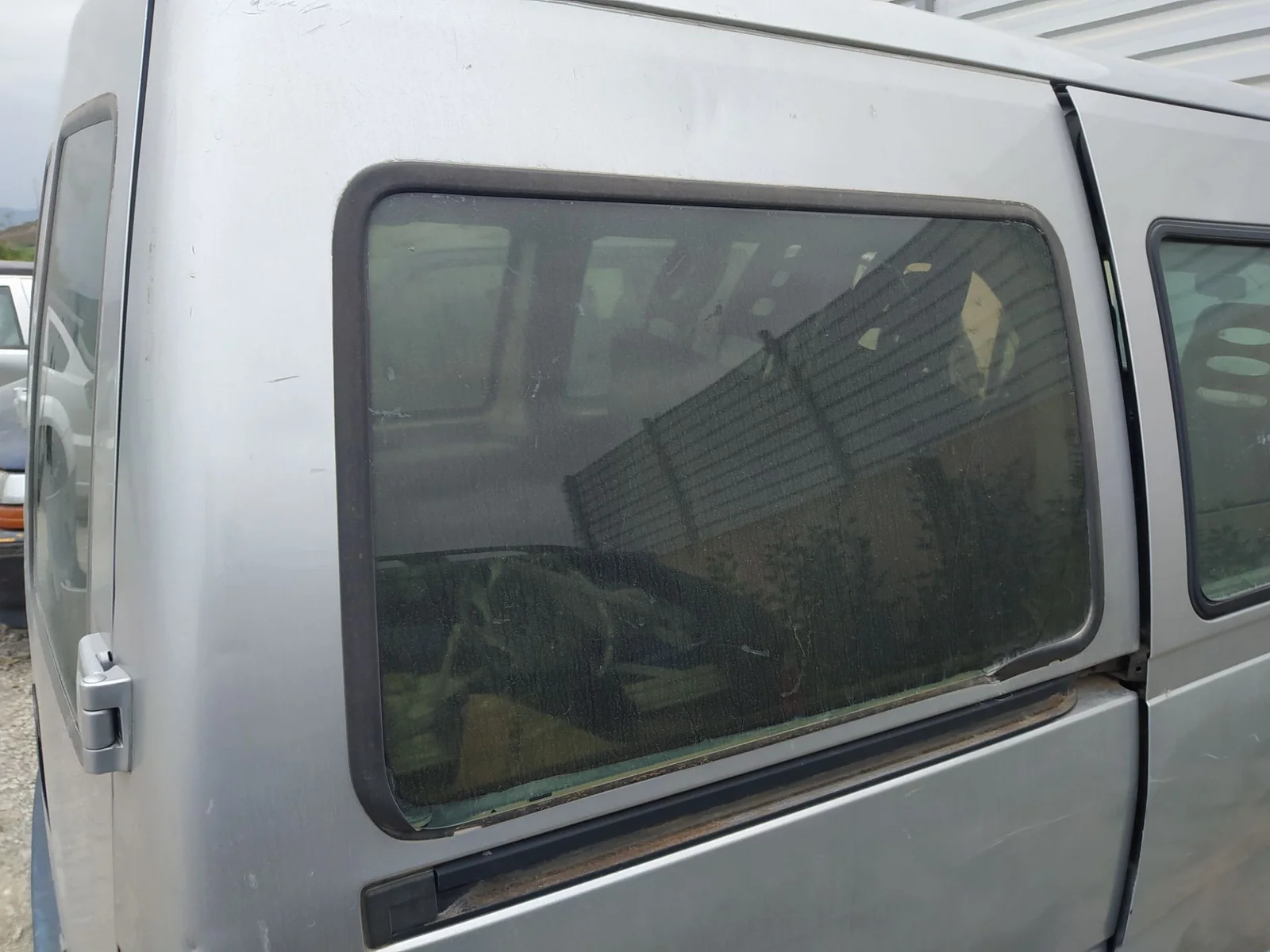 Foto de LUNA CUSTODIA TRASERA DERECHA PEUGEOT EXPERT FURGÓN COMFORT (1995) 2.0 HDi (109 CV / 80 KW)