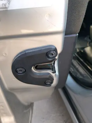 Foto de CERRADURA PUERTA DELANTERA IZQUIERDA OPEL MERIVA 1.7 16V CDTI (101 CV / 74 KW) referencia 13203899