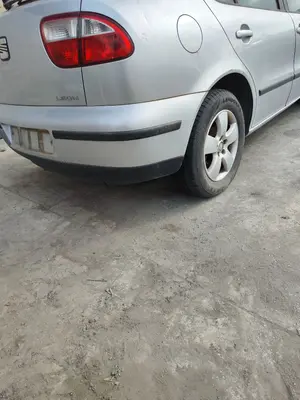 Foto de PARAGOLPES TRASERO SEAT LEON (1M1) 1.6 (101 CV / 74 KW) foto 4