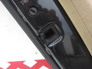 Foto de CERRADURA PUERTA TRASERA IZQUIERDA VOLKSWAGEN PASSAT BERLINA (3C2) 2.0 TDI (140 CV / 103 KW)