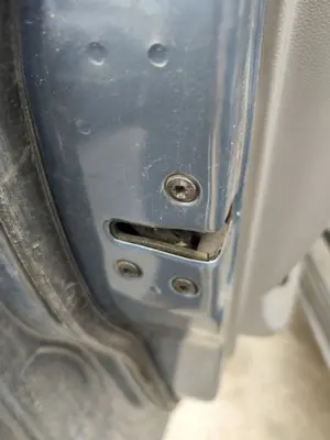 Foto de CERRADURA PUERTA DELANTERA IZQUIERDA KIA CARNIVAL 2.9 CRDi CAT (185 CV / 136 KW) referencia 813104D010