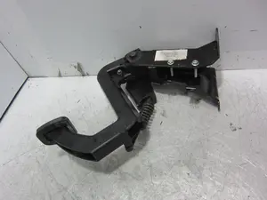 Foto de PEDAL EMBRAGUE MERCEDES-BENZ VIANO (639) 2.1 CDI CAT (150 CV / 110 KW) referencia A6392900516 foto 3