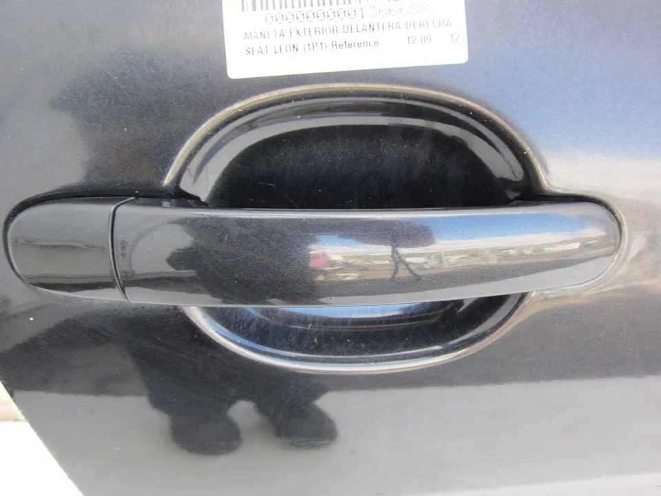 Foto de MANETA EXTERIOR DELANTERA DERECHA SEAT LEON (1P1) 1.6 TDI (105 CV / 77 KW)