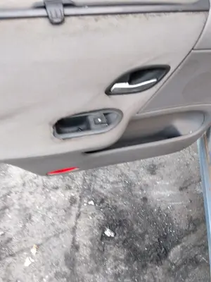 Foto de ELEVALUNAS TRASERO IZQUIERDO RENAULT LAGUNA II (BG0) 1.9 dCi Diesel CAT (101 CV / 74 KW) referencia 8200000573