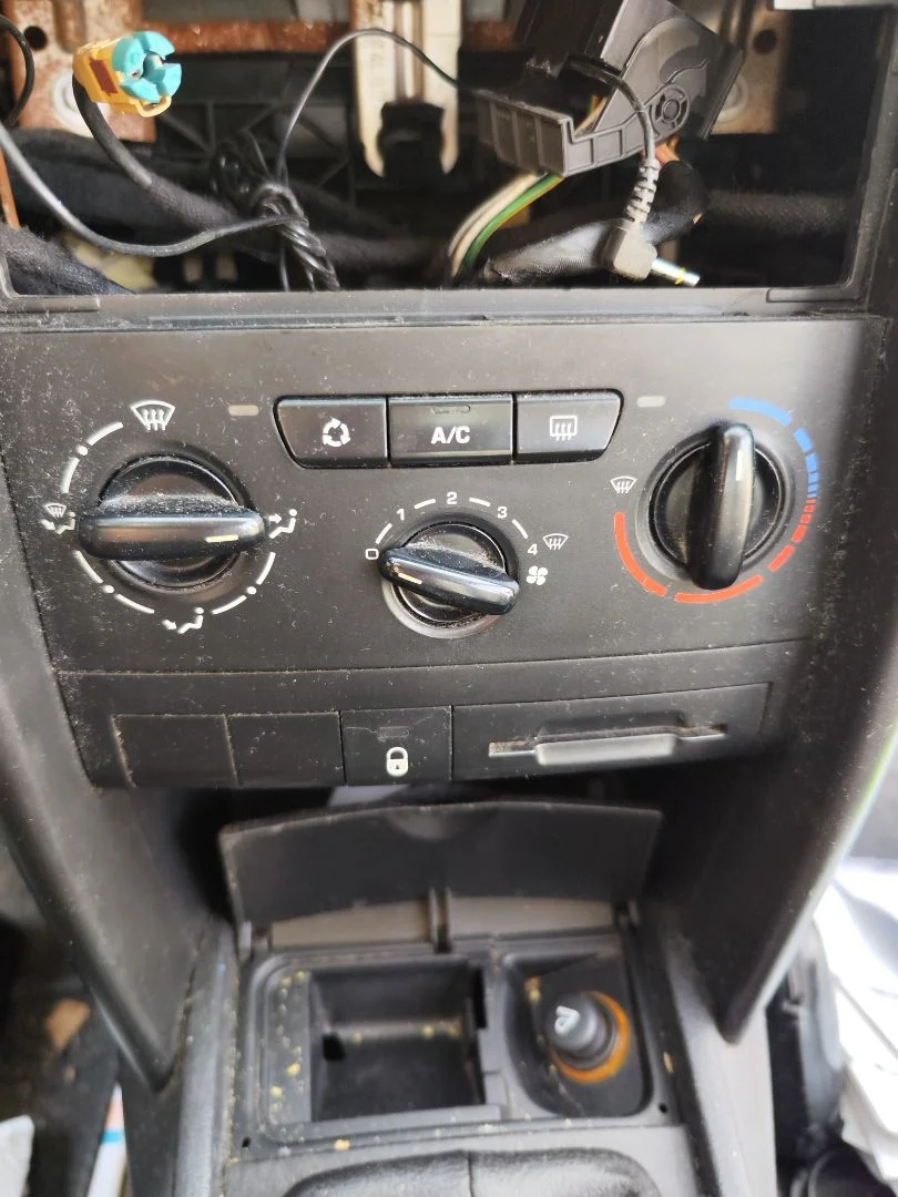 Foto de MANDO CALEFACCION / AIRE ACONDICIONADO PEUGEOT 207 1.4 HDi (68 CV / 50 KW)