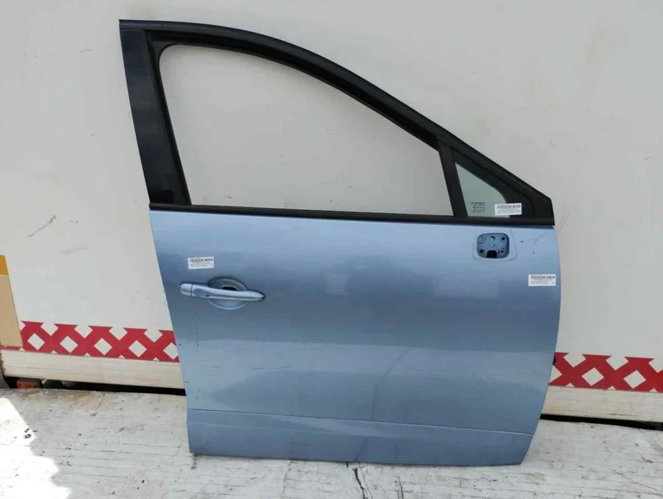 Foto de PUERTA DELANTERA DERECHA RENAULT SCENIC III (JZ) 1.5 dCi Diesel (106 CV / 78 KW)