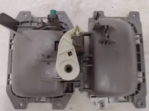 Foto de MANETA INTERIOR TRASERA DERECHA MERCEDES-BENZ SPRINTER II FURGÓN 2.1 CDI CAT (129 CV / 95 KW) referencia 6397470187 foto 4