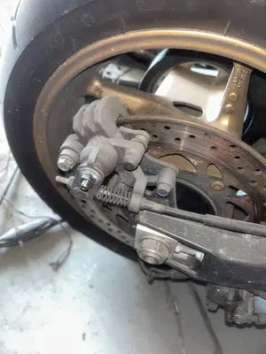 Foto de PINZA DE FRENO TRASERA YAMAHA TMAX 530 530 cm3 - 34 kW (0 CV / 0 KW)