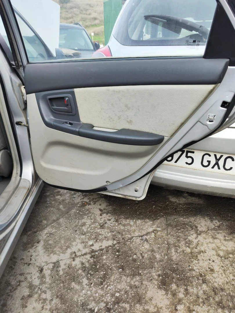 Foto de GUARNECIDO PUERTA TRASERA DERECHA KIA CERATO (LD) 1.5 CRDi (102 CV / 75 KW) referencia 83302H8510WK