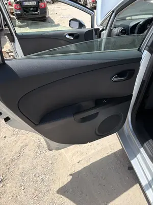 Foto de GUARNECIDO PUERTA TRASERA IZQUIERDA SEAT LEON (1P1)