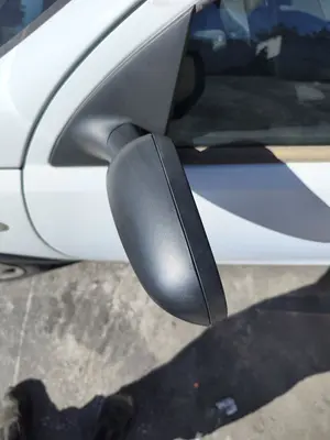 Foto de RETROVISOR IZQUIERDO OPEL CORSA C 1.2 16V CAT (Z 12 XE / LW4) (75 CV / 55 KW) foto 3