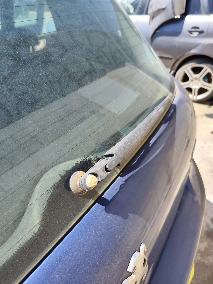 Foto de BRAZO LIMPIA TRASERO PEUGEOT 307 BERLINA (S2) 1.4 16V CAT (KFU / ET3J4) (88 CV / 65 KW)