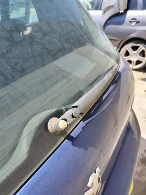 Foto de BRAZO LIMPIA TRASERO PEUGEOT 307 BERLINA (S2) 1.4 16V CAT (KFU / ET3J4) (88 CV / 65 KW)