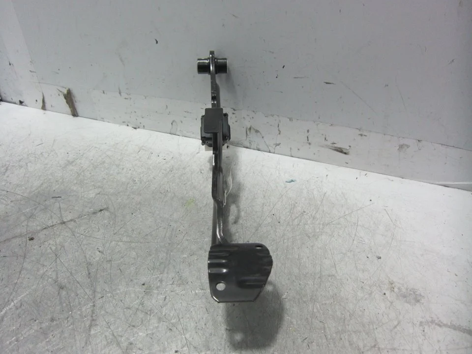 Foto de PEDAL FRENO PEUGEOT 208 1.2 12V e-VTi / PureTech (81 CV / 60 KW) referencia 9682171580