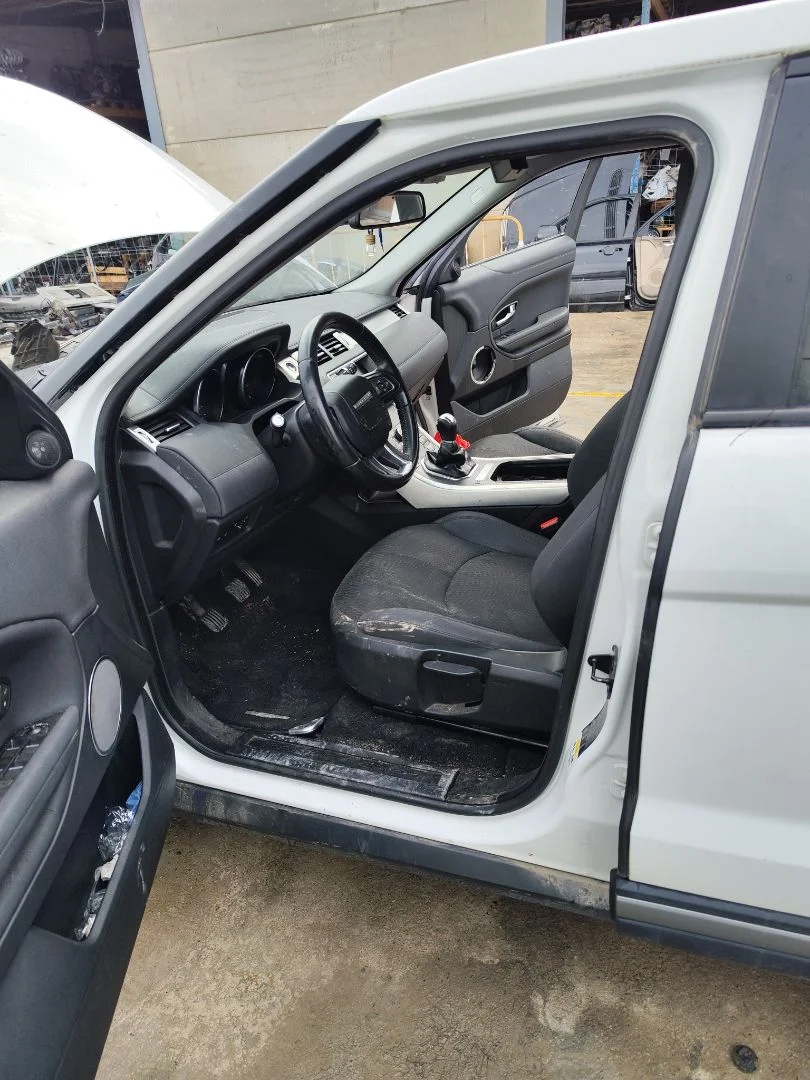 Foto de GOMAS CONTORNO PUERTA LAND ROVER RANGE ROVER EVOQUE 2.0 Td4 CAT (150 CV / 110 KW)