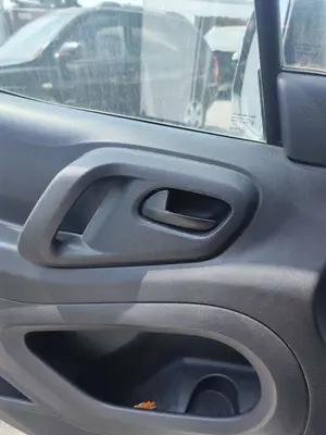 Foto de MANETA INTERIOR DELANTERA IZQUIERDA CITROEN BERLINGO FURGÓN 1.6 16V HDi FAP (90 CV / 66 KW) referencia 9143N7
