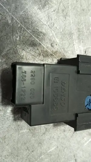 Foto de INTERRUPTOR TOYOTA COROLLA (E12) 1.6 16V (110 CV / 81 KW) referencia 153635 foto 2