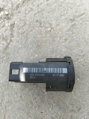 Foto de MANDO LUCES VOLKSWAGEN GOLF IV BERLINA (1J1)(10.1997) 1.9 TDI (101 CV / 74 KW) referencia 1C0941531 foto 2