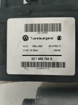 Foto de MOTOR ELEVALUNAS DELANTERO DERECHO VOLKSWAGEN TOUAREG (7LA) 2.5 TDI (174 CV / 128 KW) referencia 3D1959793E foto 4