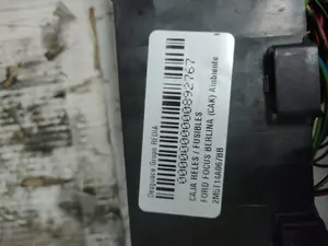 Foto de CAJA RELES / FUSIBLES FORD FOCUS BERLINA (CAK) 1.8 TDDI Turbodiesel CAT (90 CV / 66 KW) referencia 2M5T14A067BB foto 2