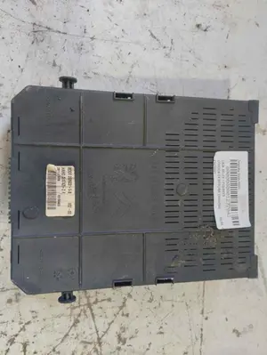 Foto de CAJA RELES / FUSIBLES CITROEN C4 BERLINA 1.6 16V CAT (NFU / TU5JP4) (109 CV / 80 KW) referencia 21676031 foto 3