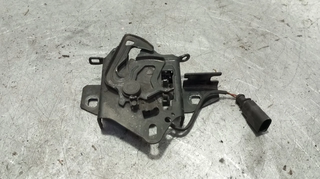 Foto de CERRADURA CAPO VOLKSWAGEN PASSAT BERLINA (3B2) 1.9 TDI (110 CV / 81 KW) referencia 3B0823509T