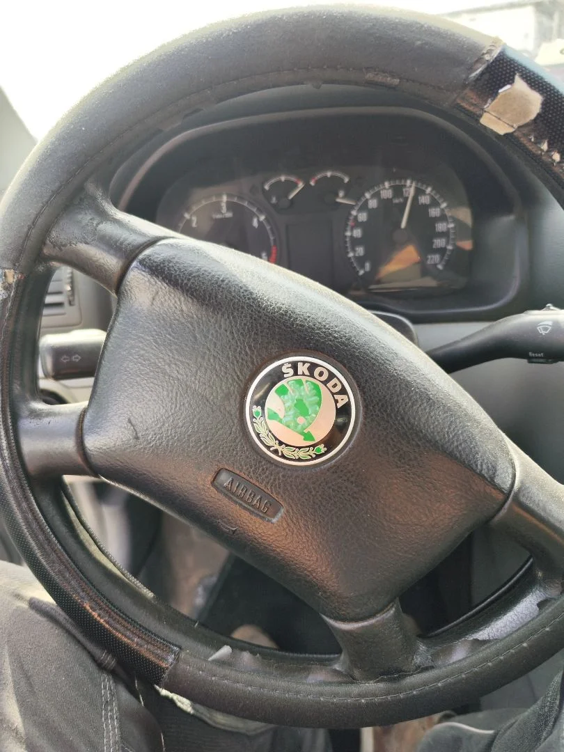 Foto de AIRBAG DELANTERO IZQUIERDO SKODA OCTAVIA BERLINA (1U2) 1.9 TDI (90 CV / 66 KW) referencia 1U0880201A