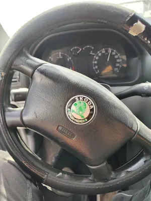 Foto de AIRBAG DELANTERO IZQUIERDO SKODA OCTAVIA BERLINA (1U2) 1.9 TDI (90 CV / 66 KW) referencia 1U0880201A
