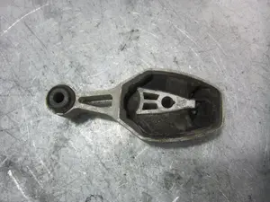 Foto de SOPORTE MOTOR PEUGEOT 208 1.2 12V e-VTi / PureTech (81 CV / 60 KW) referencia 9815650580