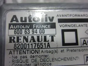 Foto de CENTRALITA AIRBAG RENAULT MEGANE I FASE 2 BERLINA (BA0) 1.9 dTi Diesel (80 CV / 59 KW) referencia 8200117651A foto 4