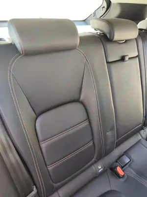 Foto de ASIENTOS TRASEROS JAGUAR F-PACE 3.0 V6 Diesel CAT (301 CV / 221 KW) foto 2
