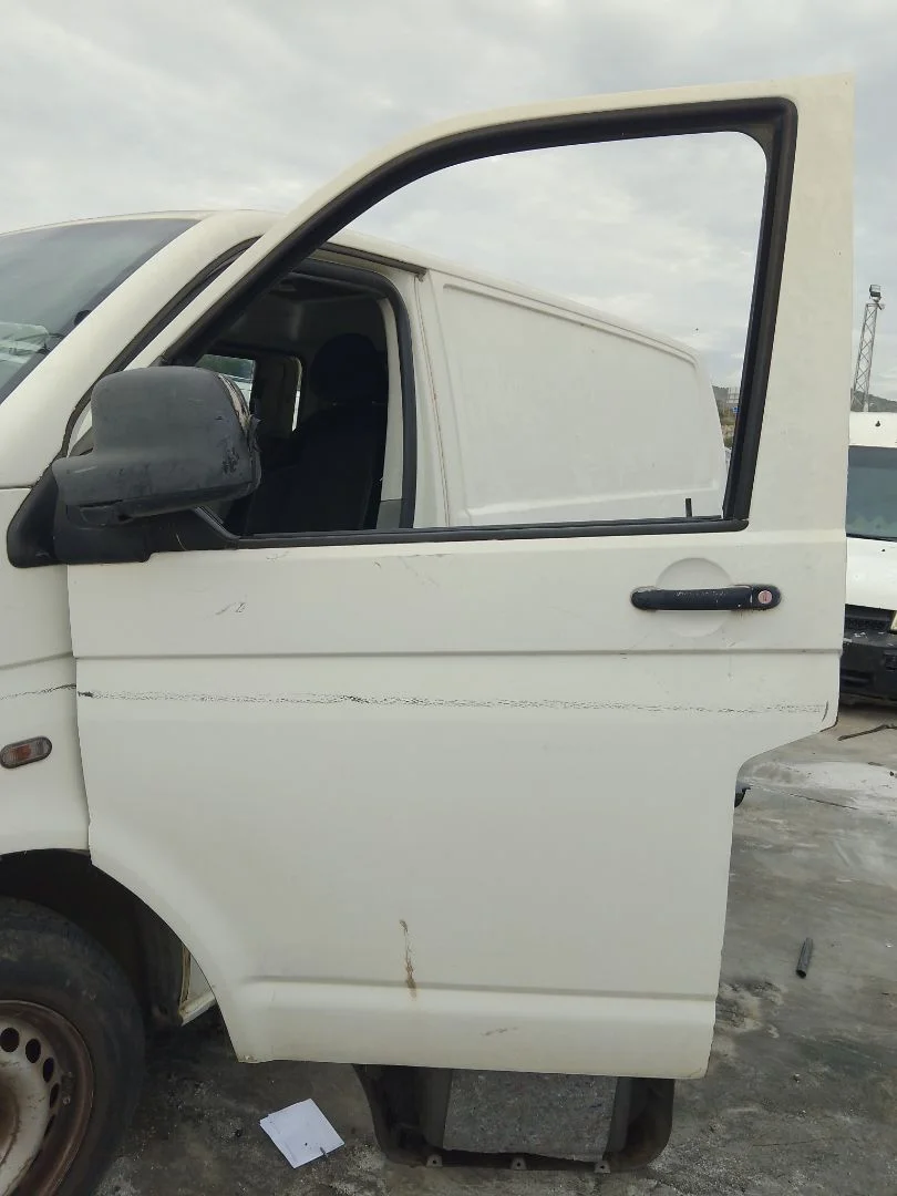 Foto de PUERTA DELANTERA IZQUIERDA VOLKSWAGEN T5 TRANSPORTER FURGÓN/COMBI (7H) 1.9 TDI CAT (AXB) (105 CV / 77 KW)