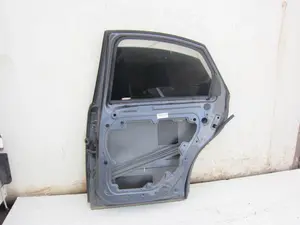Foto de PUERTA TRASERA DERECHA VOLVO S40 BERLINA 2.5 20V Turbo CAT (220 CV / 162 KW) foto 2