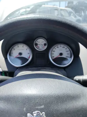 Foto de CUADRO INSTRUMENTOS PEUGEOT 207 1.4  (73 CV / 54 KW)