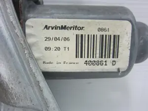 Foto de ELEVALUNAS DELANTERO IZQUIERDO RENAULT CLIO III 1.5 dCi Diesel (106 CV / 78 KW) referencia 8200291147 foto 3