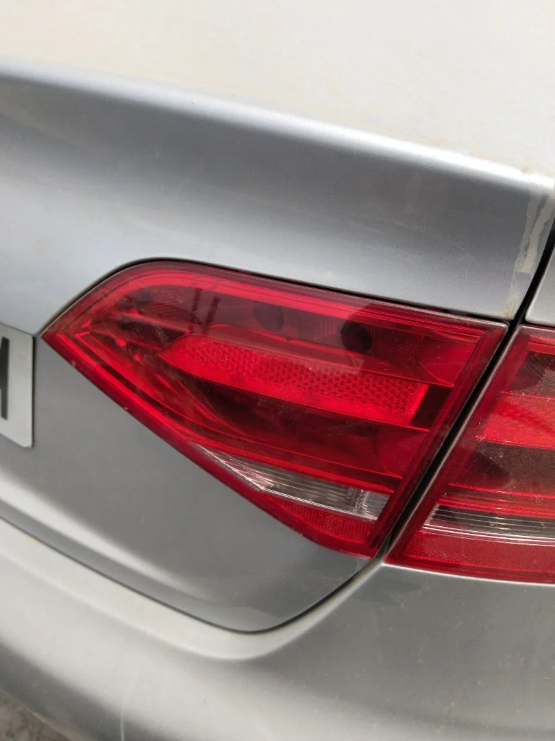Foto de PILOTO TRASERO DERECHO INTERIOR AUDI A4 BERLINA (8K2) 2.0 16V TDI (143 CV / 105 KW)