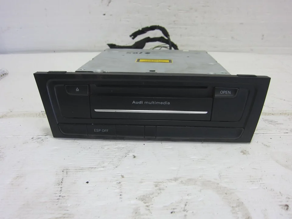 Foto de SISTEMA AUDIO / RADIO CD AUDI A5 CABRIOLET (8F7) 2.7 V6 24V TDI (190 CV / 140 KW) referencia 8T1035666E