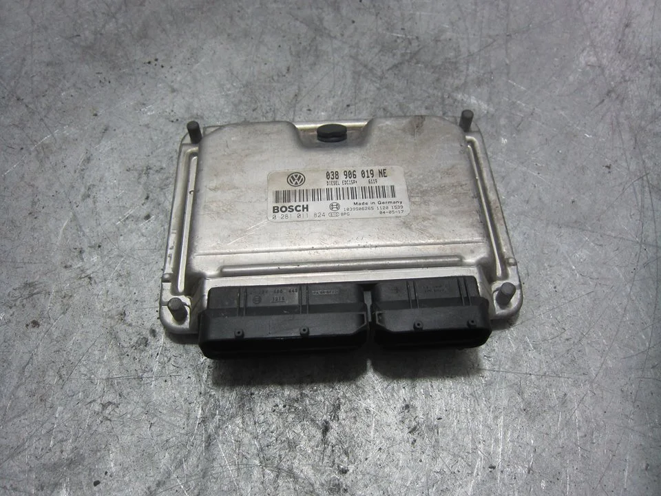 Foto de CENTRALITA MOTOR UCE SEAT IBIZA (6L1) 1.9 TDI (101 CV / 74 KW) referencia 038906019NE