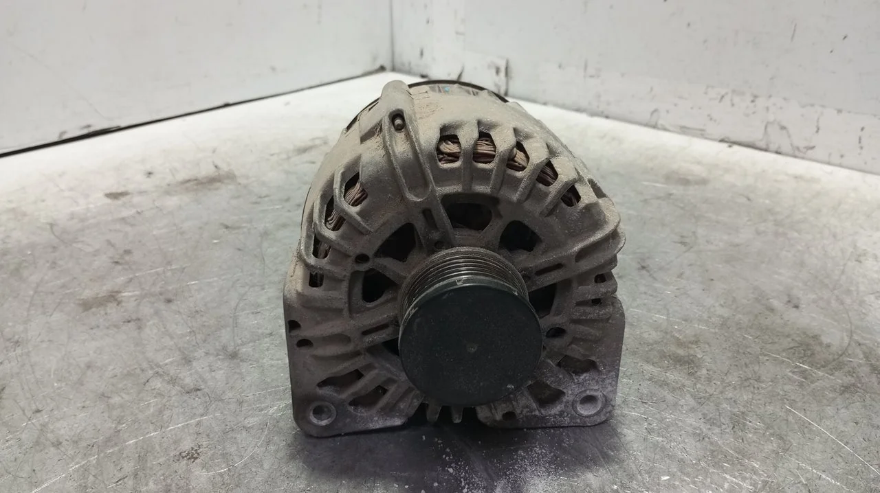 Foto de ALTERNADOR RENAULT MEGANE III BERLINA 5P 2.0 16V (140 CV / 103 KW) referencia 231000543R