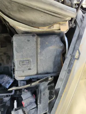 Foto de CAJA RELES / FUSIBLES PEUGEOT 207 1.6 16V HDi (90 CV / 66 KW)