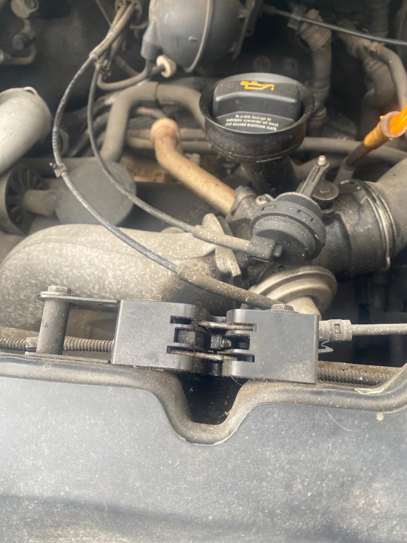 Foto de CERRADURA CAPO VOLKSWAGEN T5 TRANSPORTER BUS (7H) 2.5 TDI (131 CV / 96 KW)