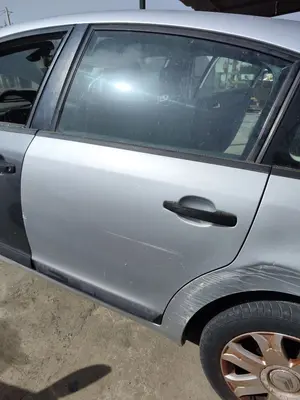 Foto de PUERTA TRASERA IZQUIERDA CITROEN C4 BERLINA 1.6 16V HDi (90 CV / 66 KW)