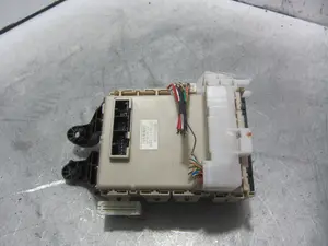 Foto de CAJA RELES / FUSIBLES TOYOTA AVENSIS CROSS SPORT (T27) 1.8 16V CAT (147 CV / 108 KW) referencia 8273005J60 foto 6