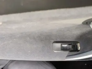 Foto de MANDO ELEVALUNAS TRASERO IZQUIERDO NISSAN PRIMERA BERLINA (P12) 1.9 16V Turbodiesel CAT (120 CV / 88 KW)