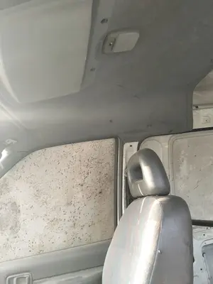 Foto de TECHO INTERIOR NISSAN VANETTE CARGO 2.3 Diesel (75 CV / 55 KW)